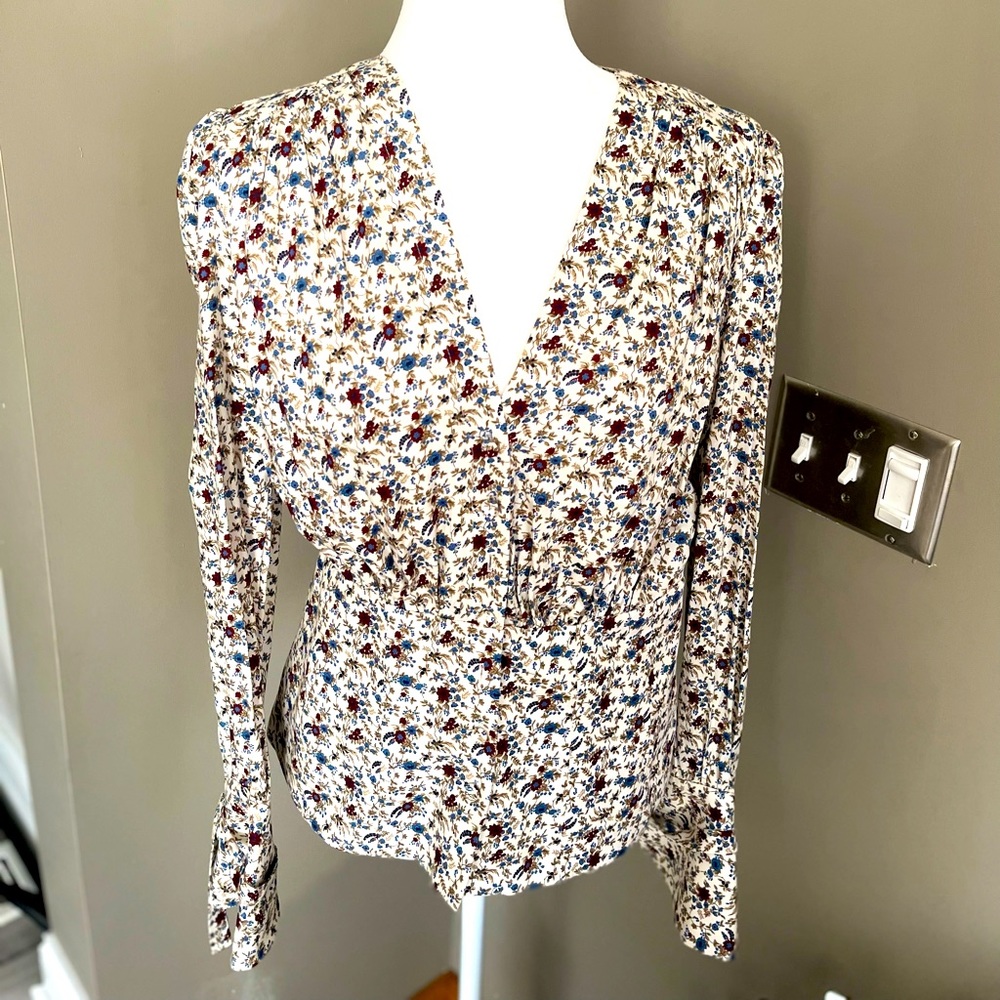 Petersyn Cottage Floral peasant top. Size Medium. EUC. Pleated front back.